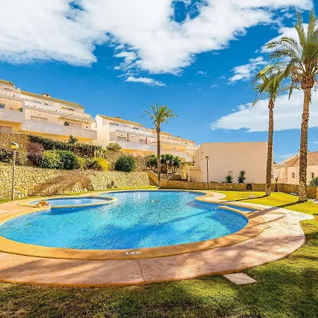 House With Communal Pool *